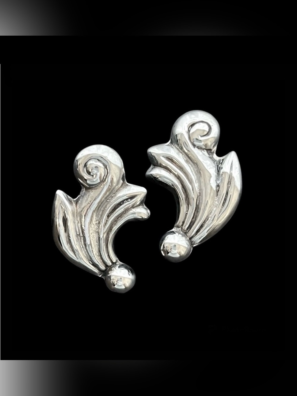 Los Castillo signed sterling silver 925 screw back earrings